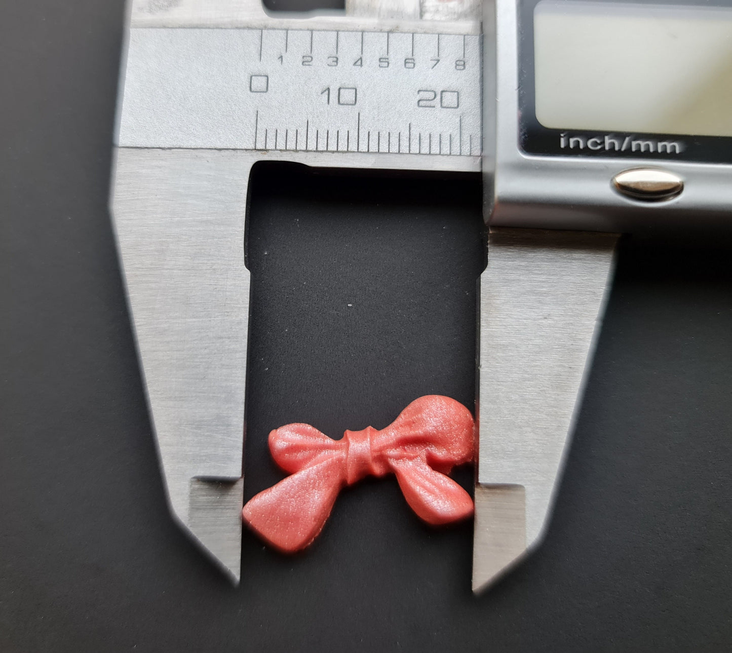 100 pcs. sugar fondant red bow cake topper decorationsNo Extra Fees for US Buyers