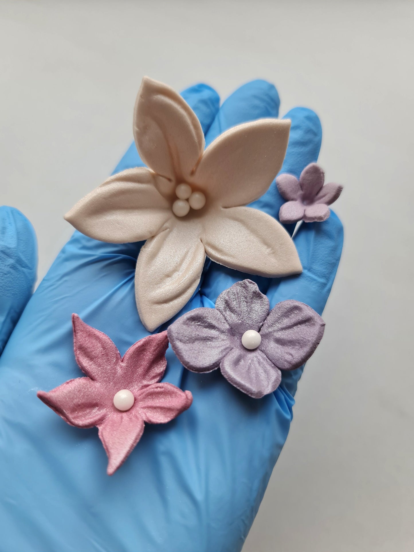 50 pcs. Edible sugar fondant flowers cake cupcake topper decorations. Cream, Lilac, ruby.No Extra Fees for US Buyers