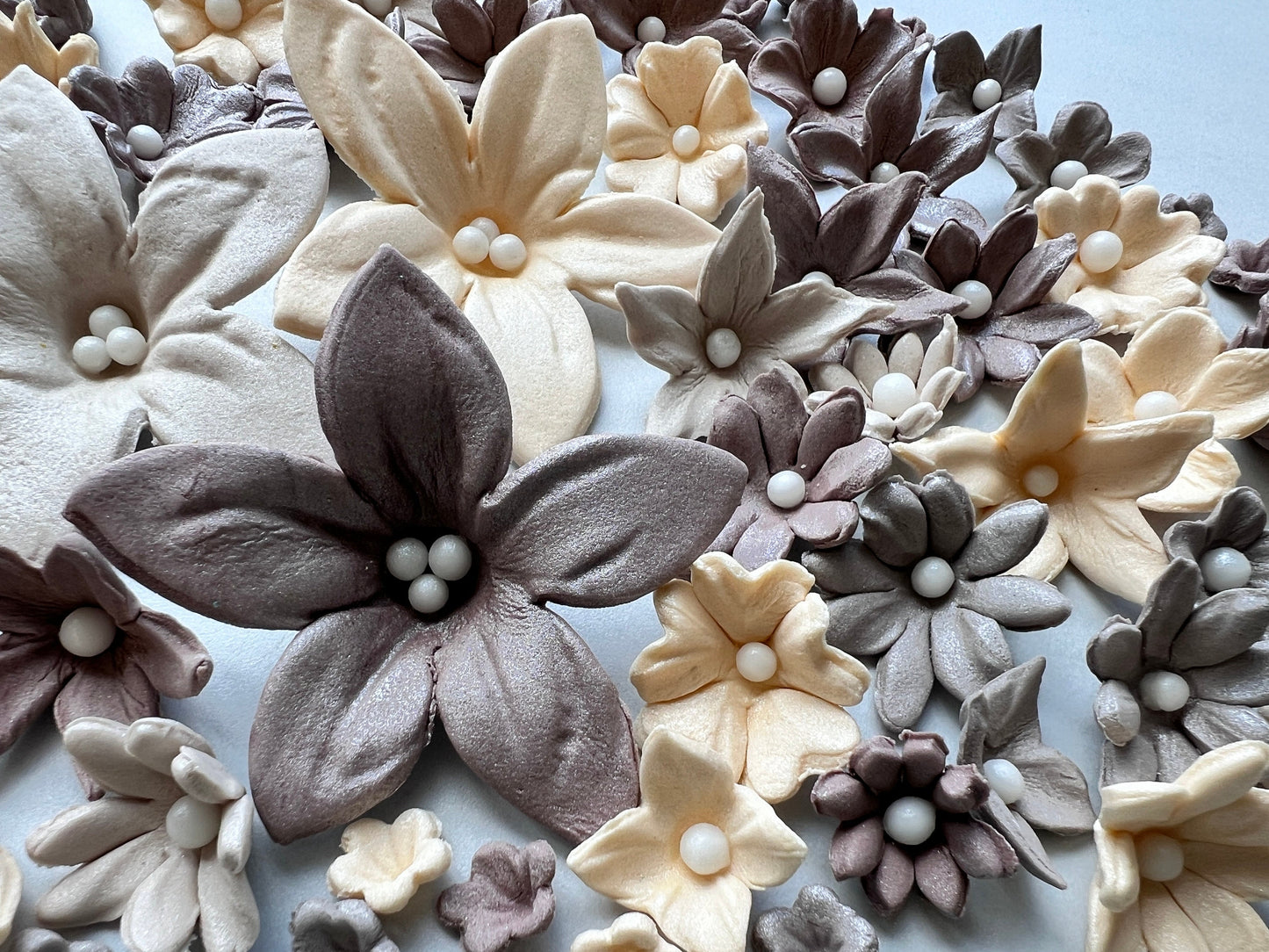 50 Edible Fondant Flowers: Cream, Ivory & Brown Cake Toppers
