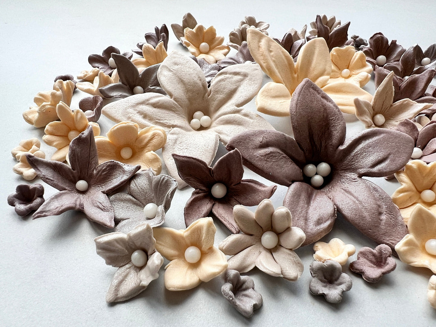 50 Edible Fondant Flowers: Cream, Ivory & Brown Cake Toppers