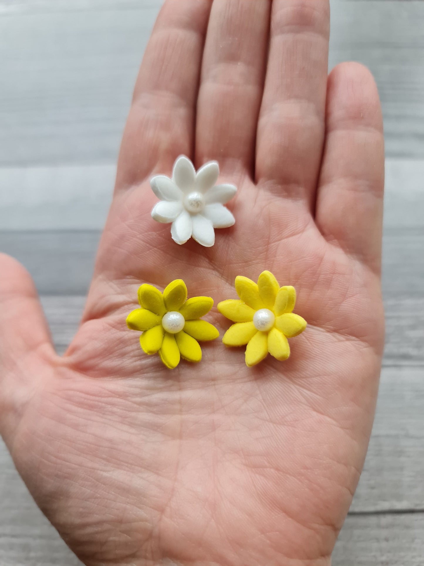 40 pcs. edible sugar fondant flowers daisy cake topperNo Extra Fees for US Buyers