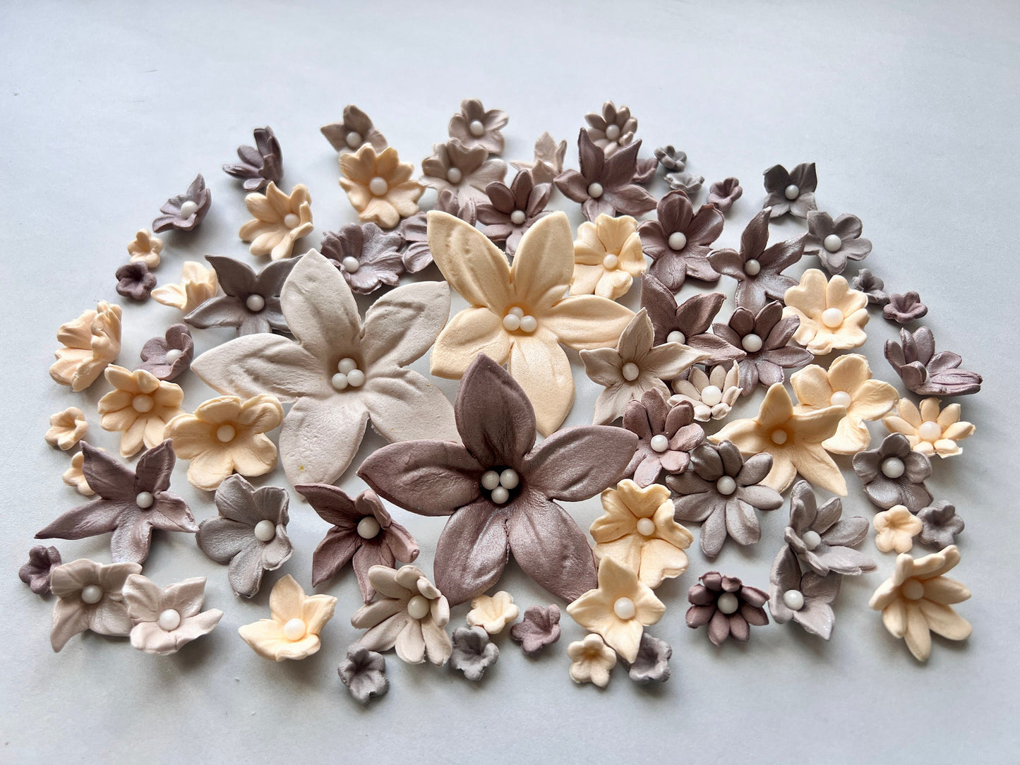 50 Edible Fondant Flowers: Cream, Ivory & Brown Cake Toppers