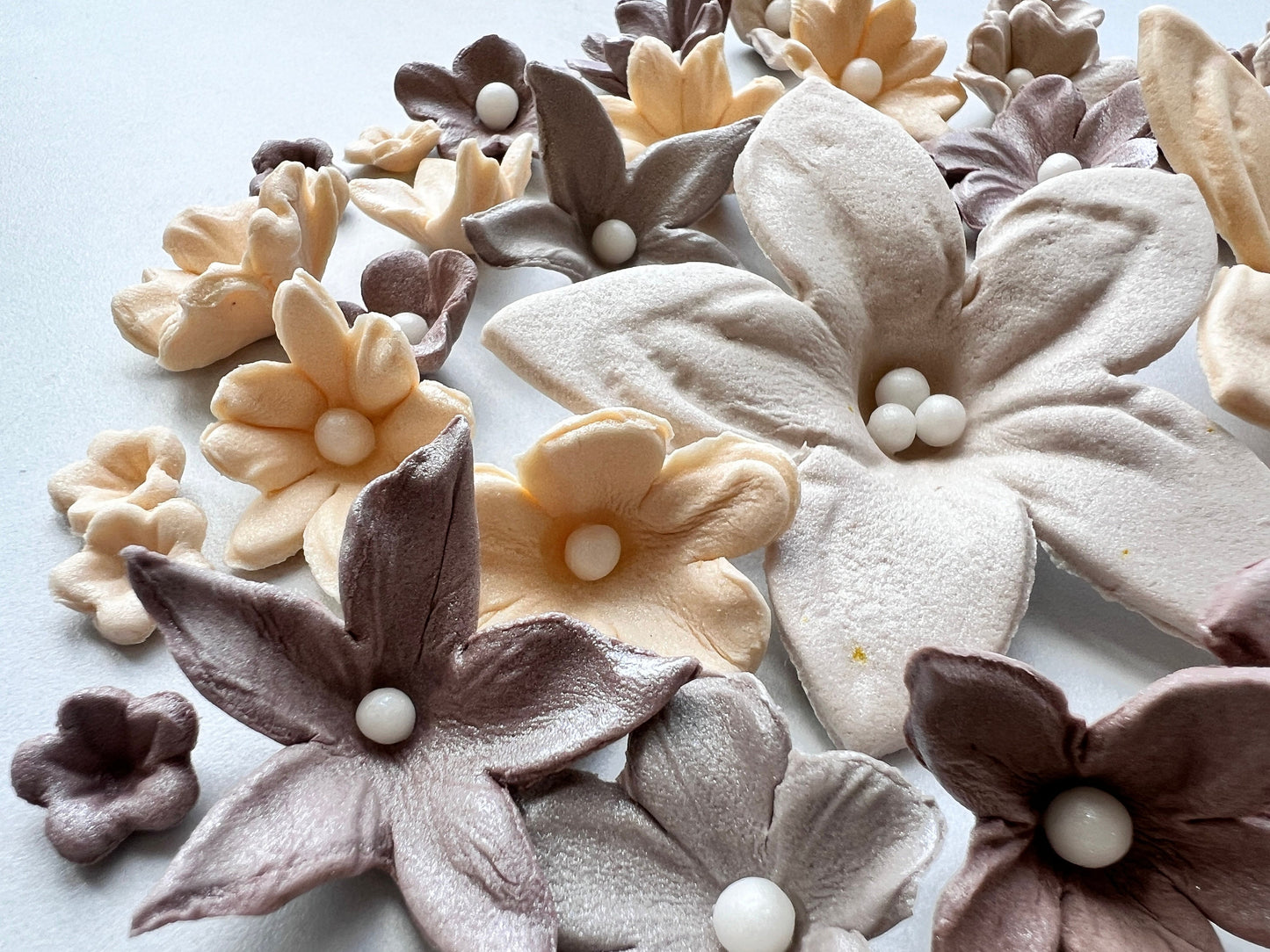 50 Edible Fondant Flowers: Cream, Ivory & Brown Cake Toppers