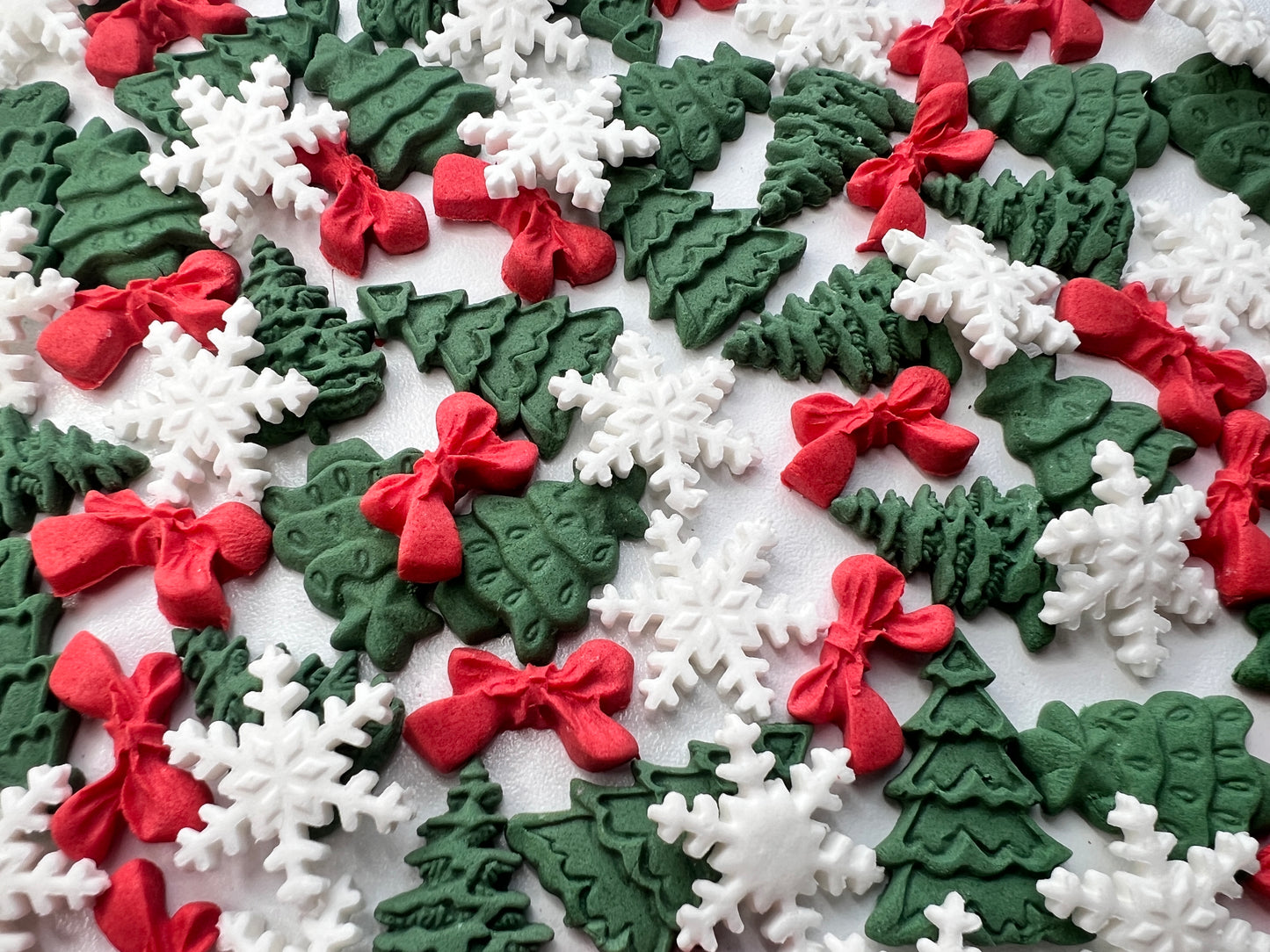 80 Edible Christmas Fondant Decorations – Trees, Snowflakes & Bows
