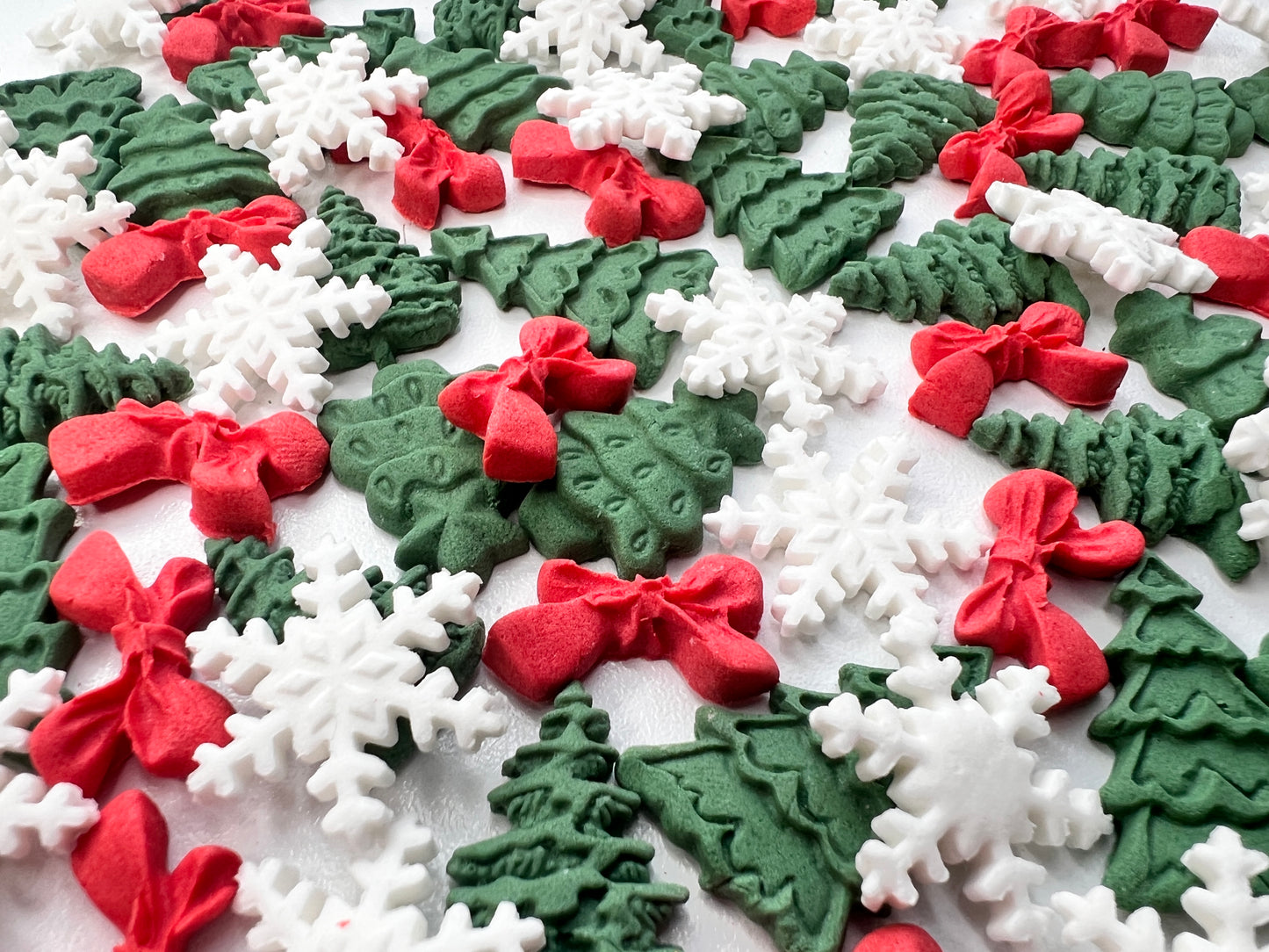 80 Edible Christmas Fondant Decorations – Trees, Snowflakes & Bows