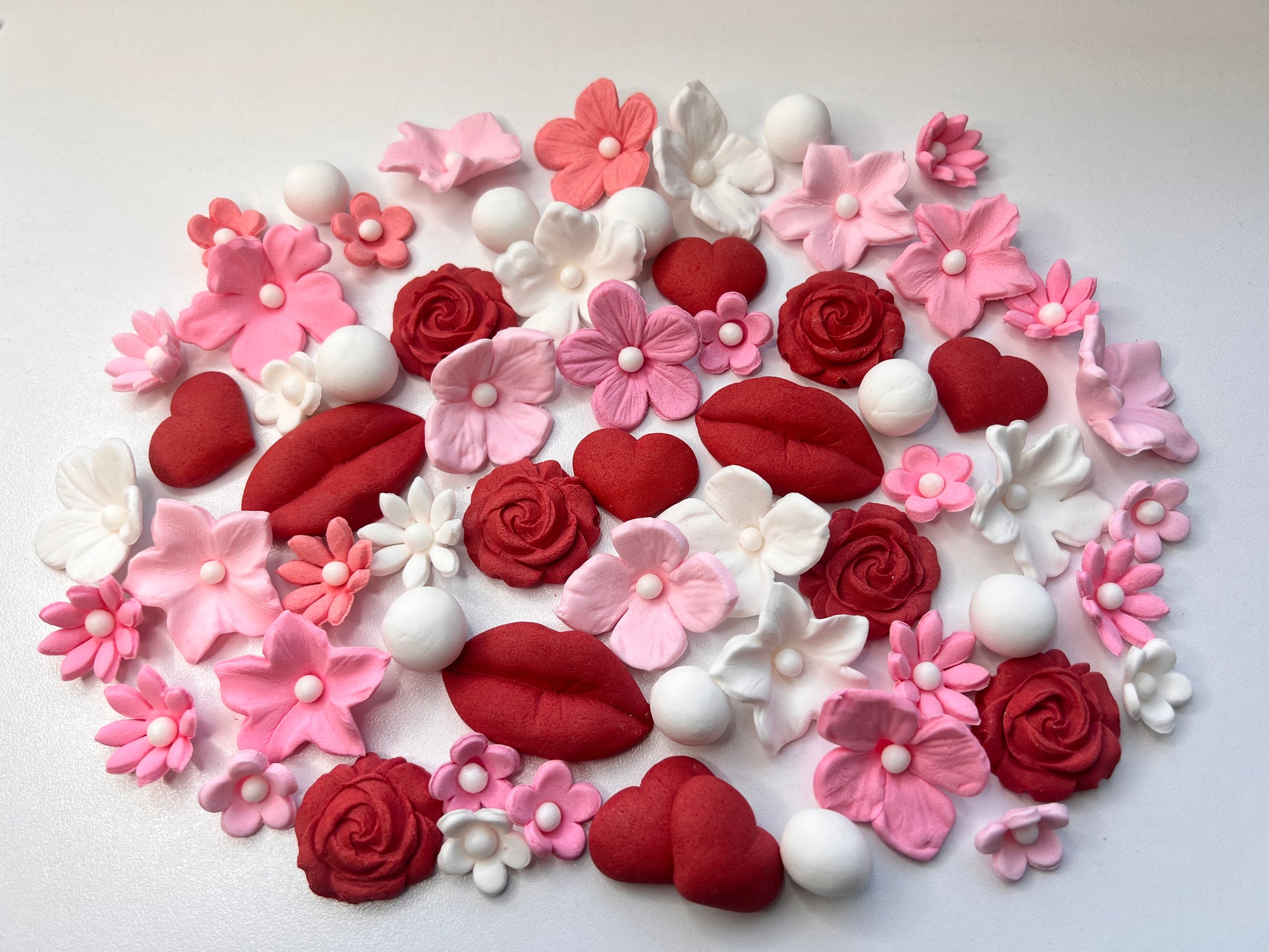 fondant lips, roses and other assorted flowers for cake decorating. 
