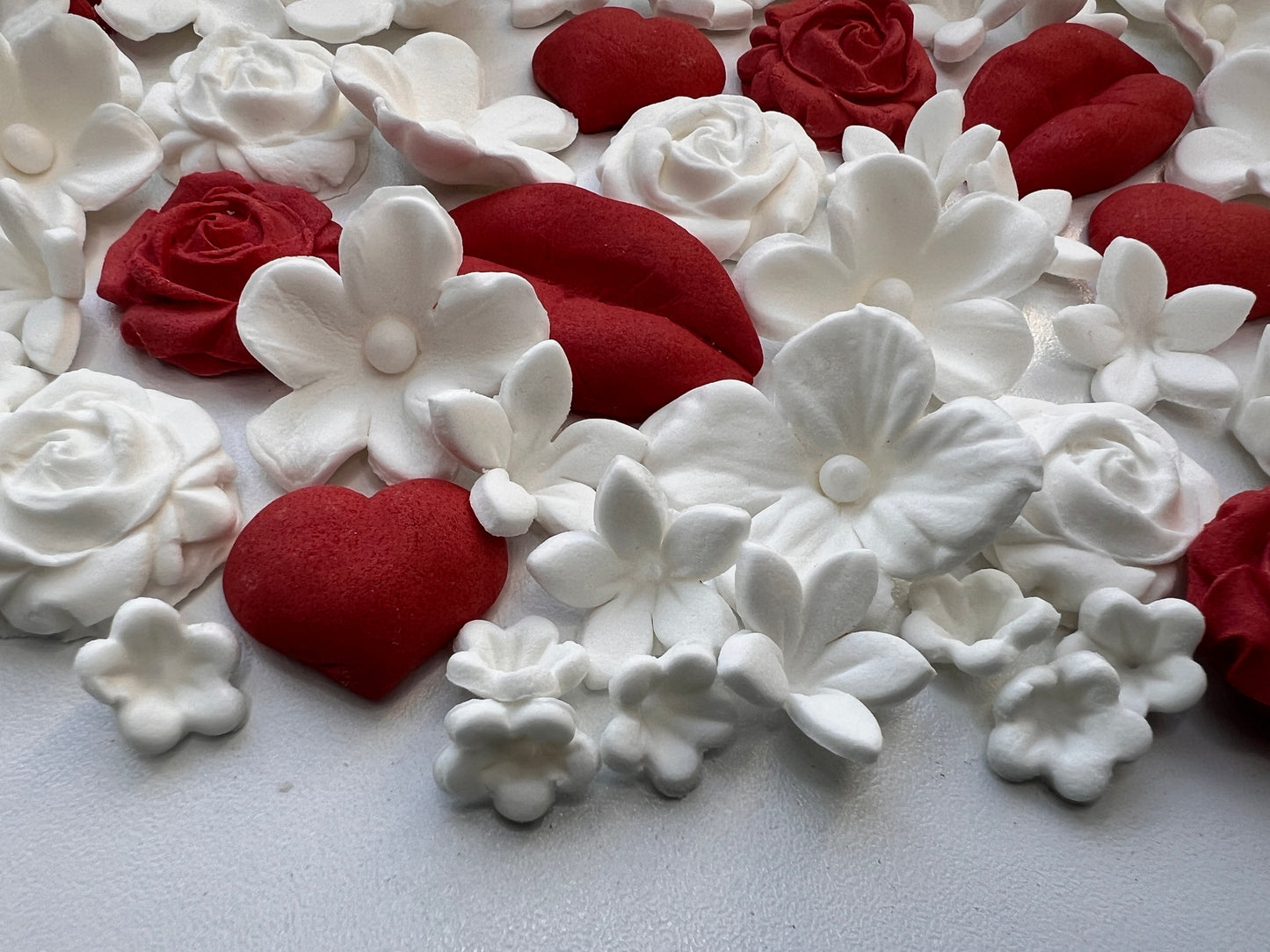 61 Edible Valentine Cake Decorations | Roses, Lips, Hearts & Flowers