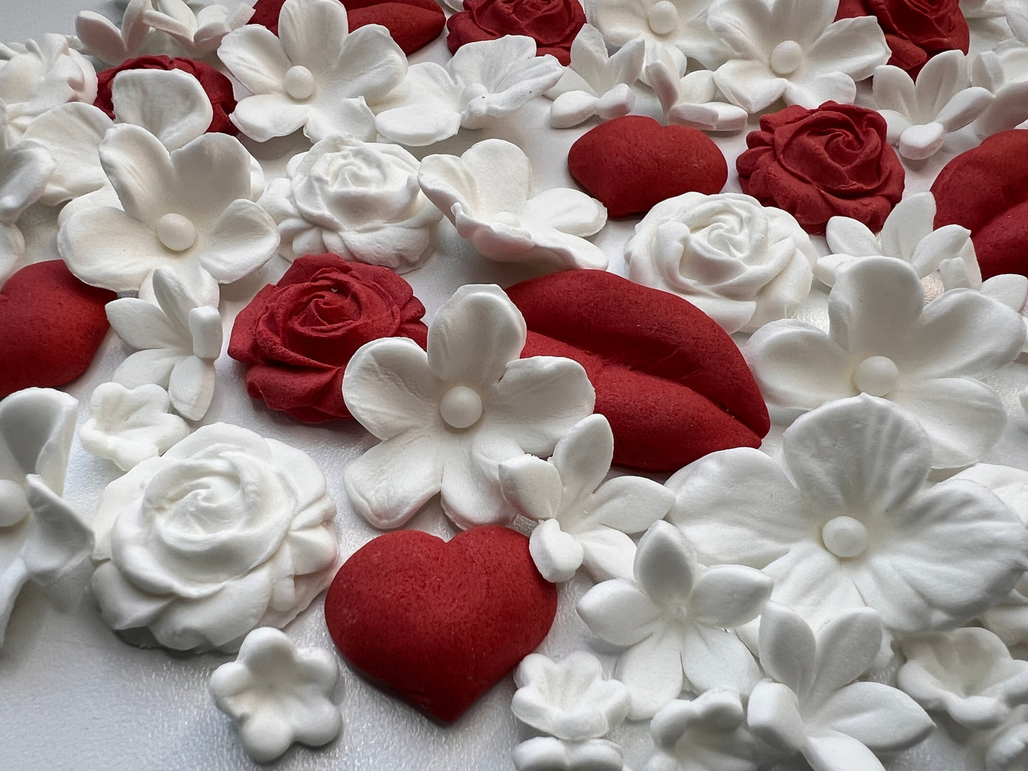 61 Edible Valentine Cake Decorations | Roses, Lips, Hearts & Flowers
