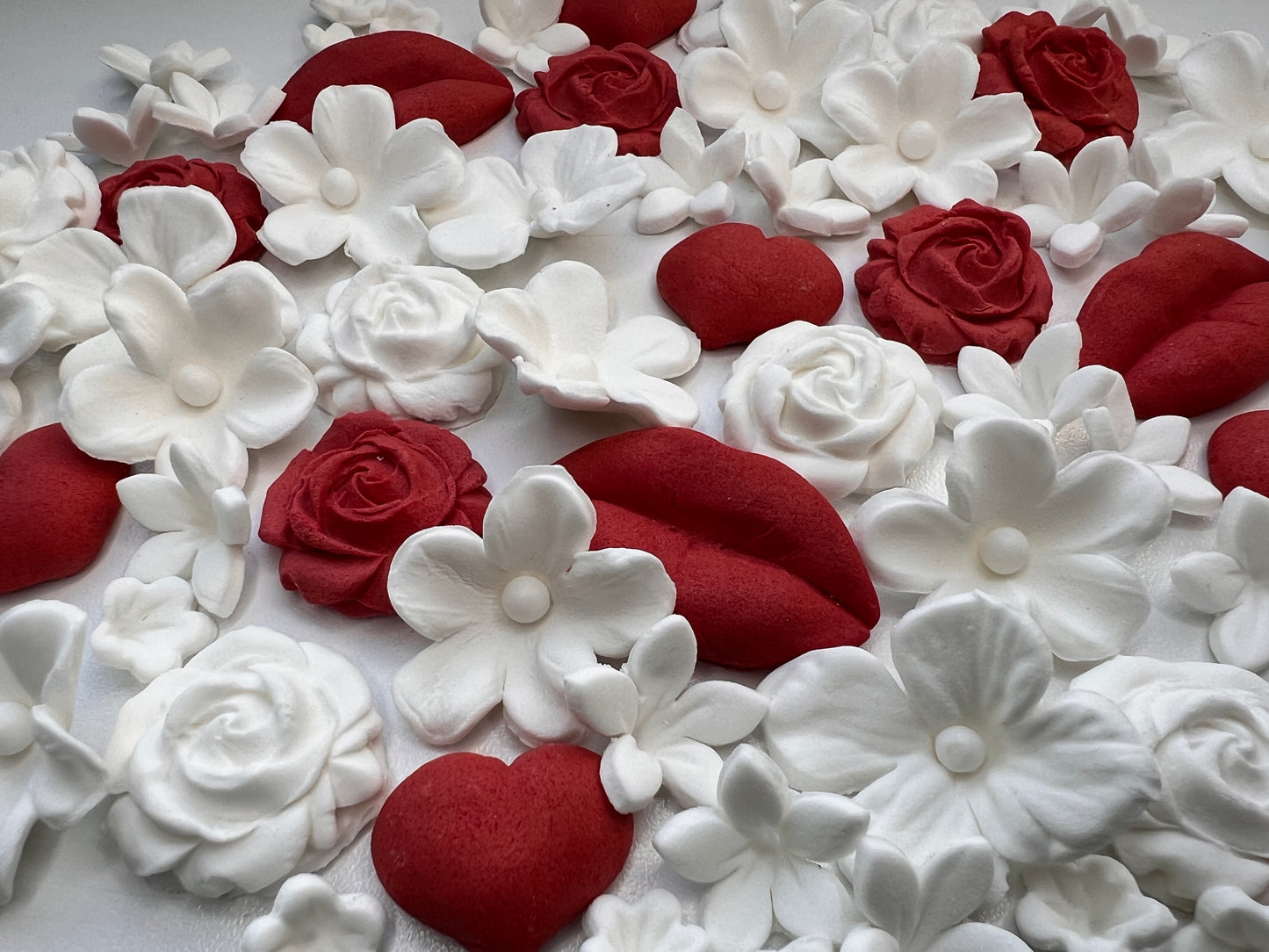 61 Edible Valentine Cake Decorations | Roses, Lips, Hearts & Flowers