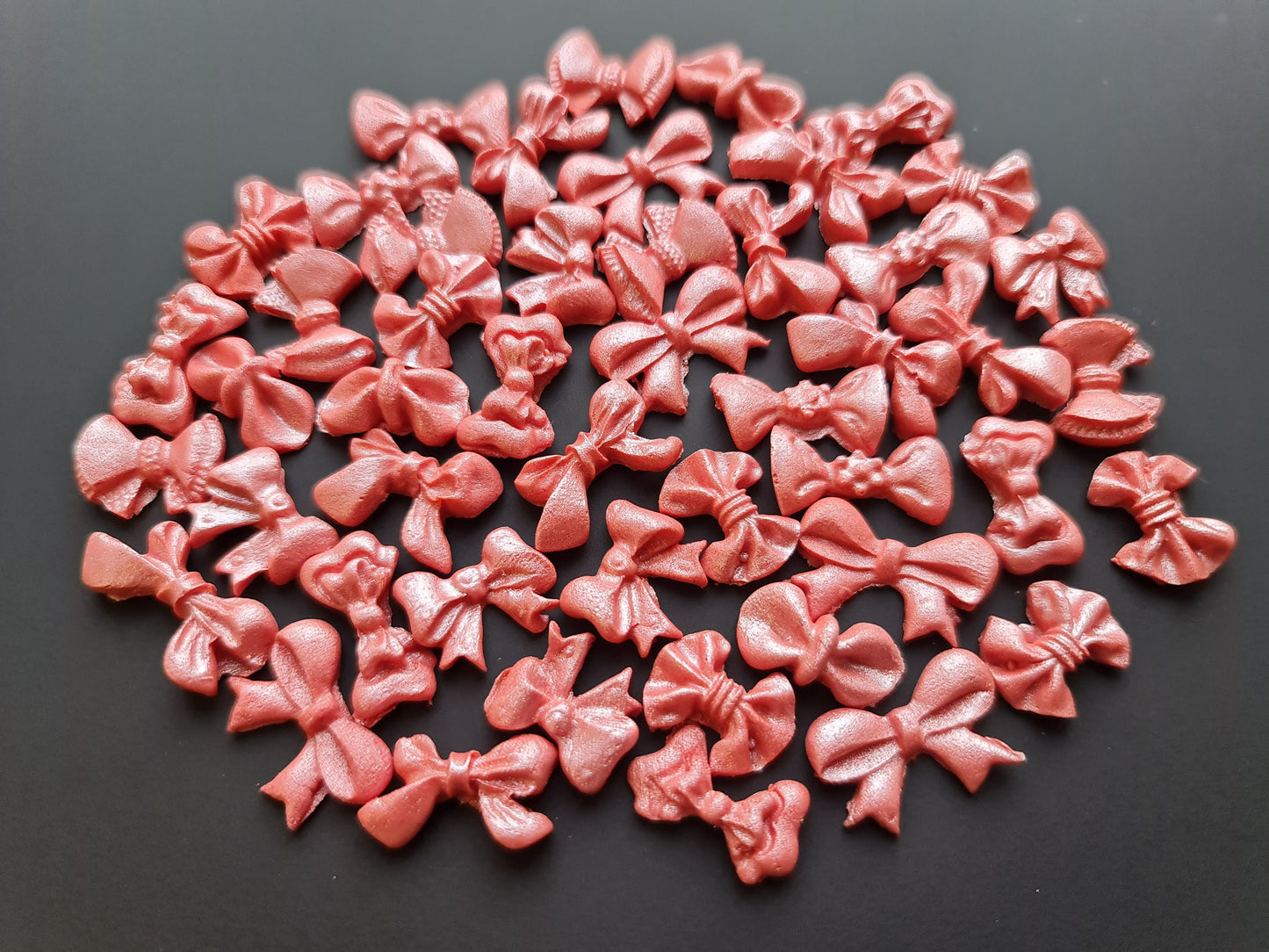 100 pcs. sugar fondant red bow cake topper decorationsNo Extra Fees for US Buyers
