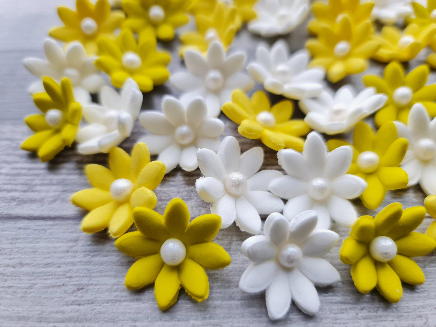 40 pcs. edible sugar fondant flowers daisy cake topperNo Extra Fees for US Buyers