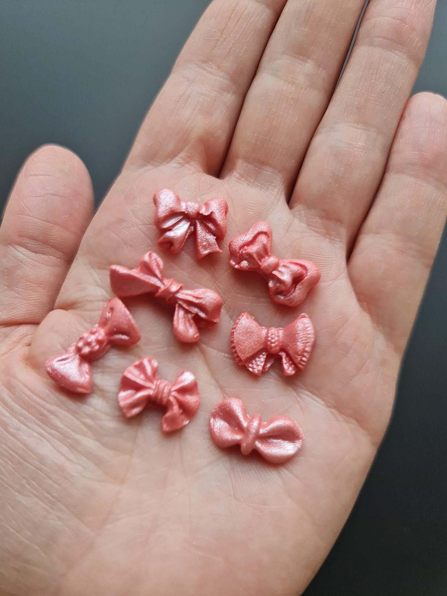 100 pcs. sugar fondant red bow cake topper decorationsNo Extra Fees for US Buyers