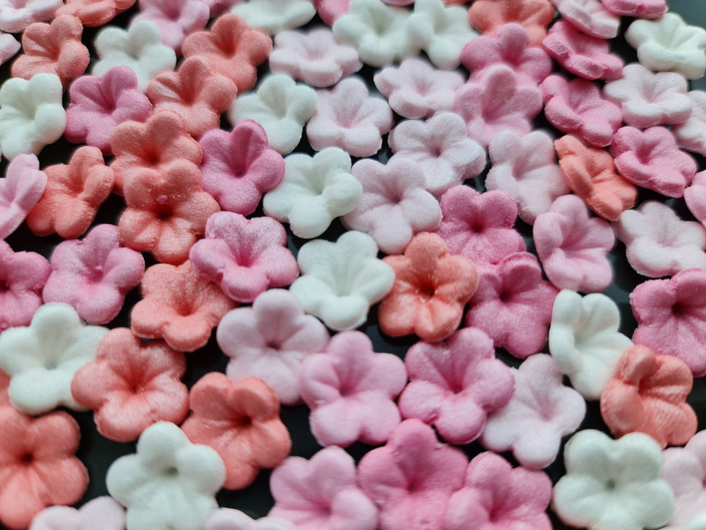 100 pcs. edible sugar fondant tiny flowers pink whiteNo Extra Fees for US Buyers