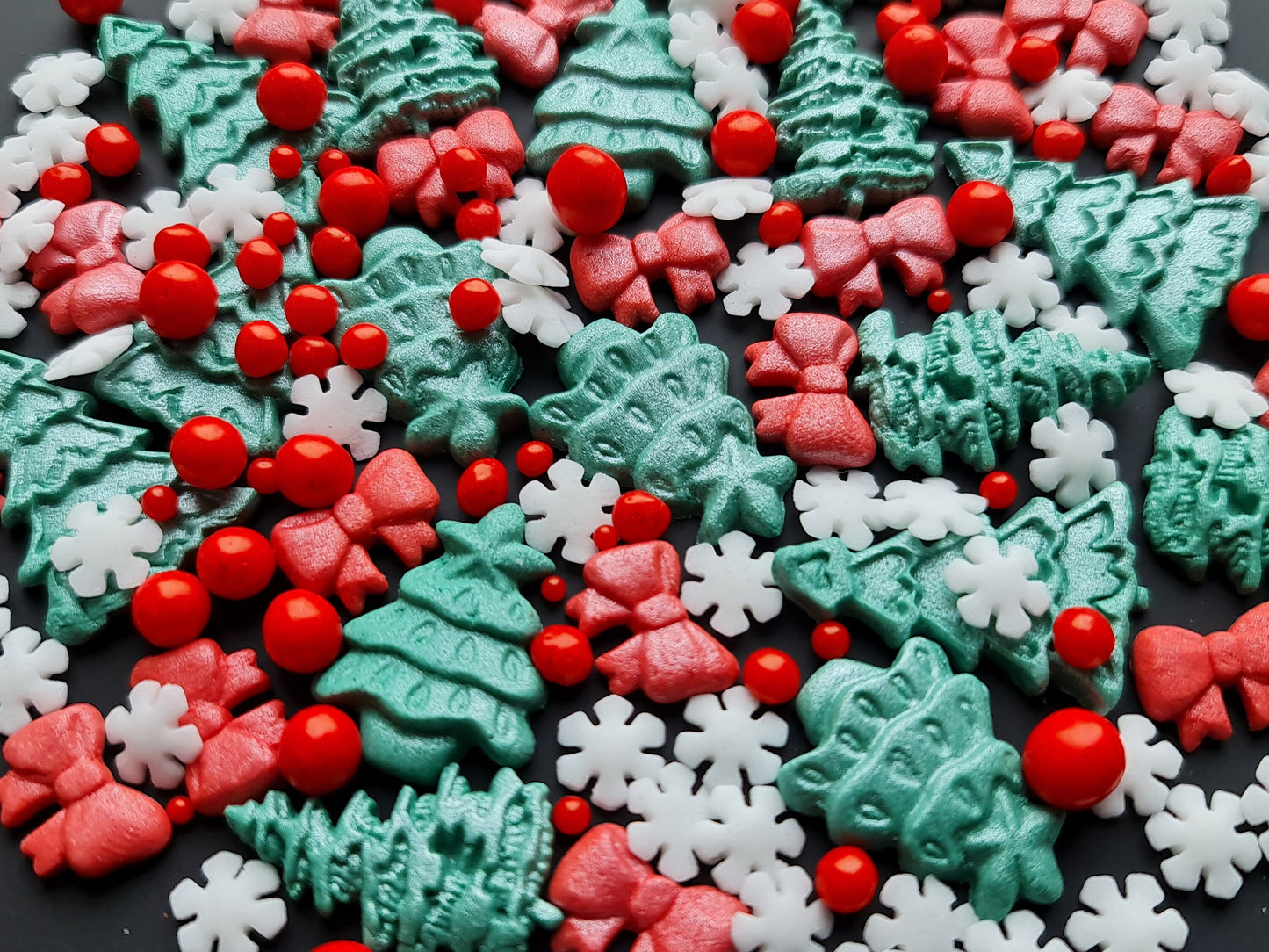 Edible Fondant Christmas Cake Topper Set: Trees, Bows, Snowflakes, Sprinkles